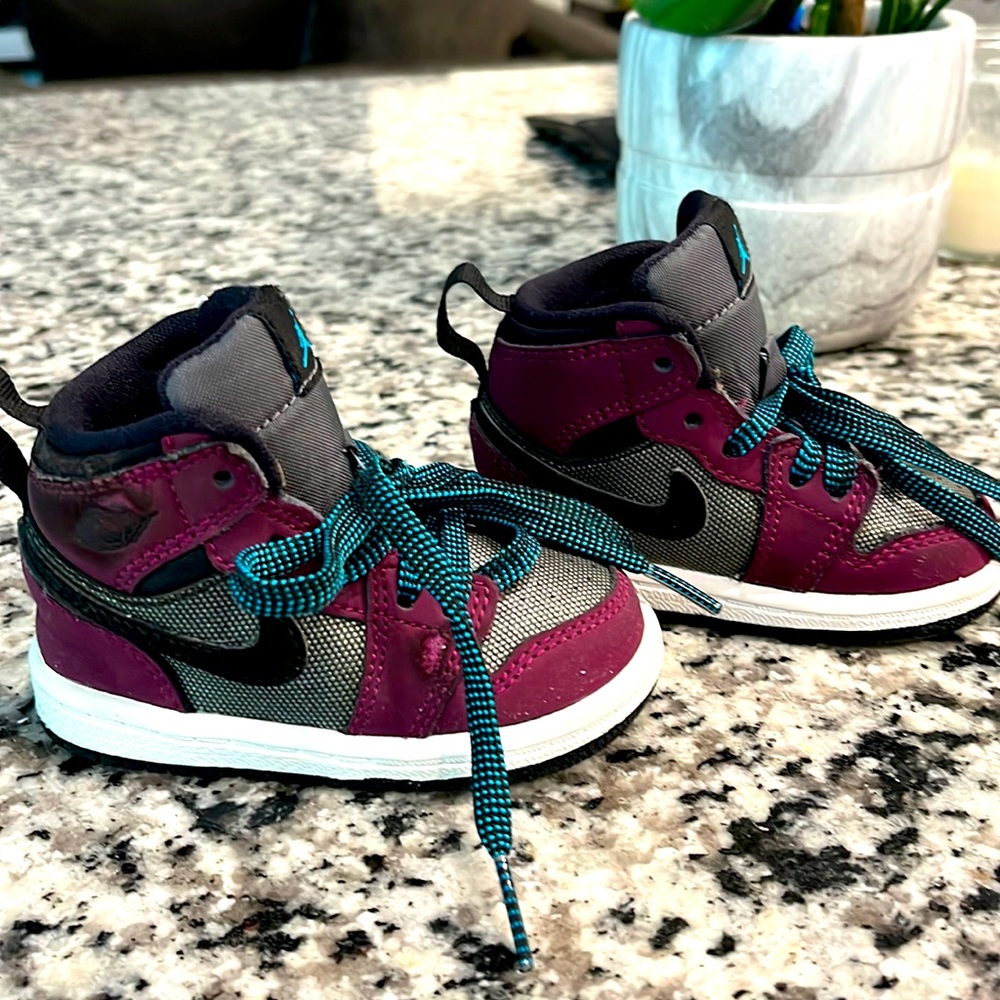 Nike Air Jordan 1’s toddler 4C